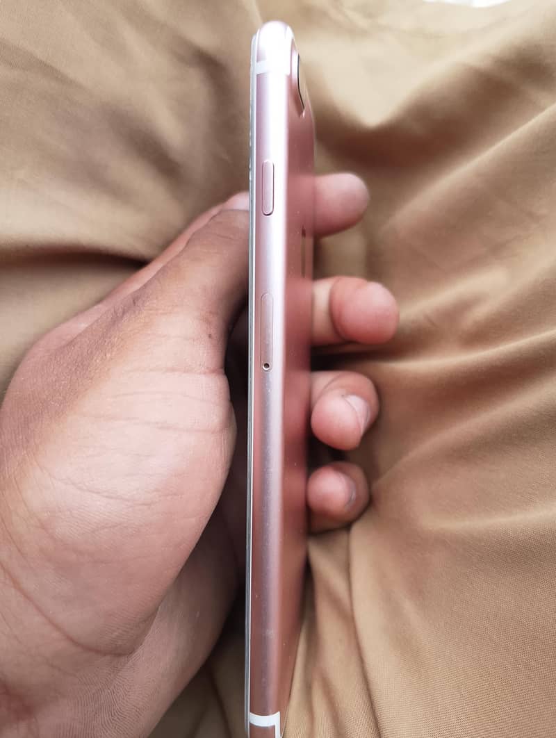 Apple iPhone 7 Plus 2