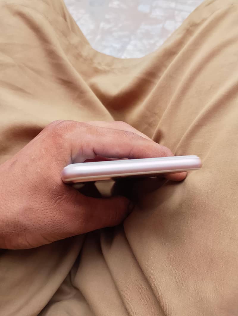 Apple iPhone 7 Plus 4