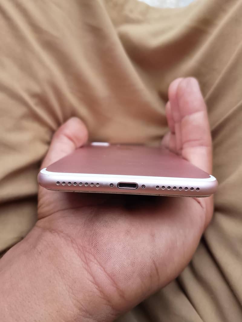 Apple iPhone 7 Plus 5