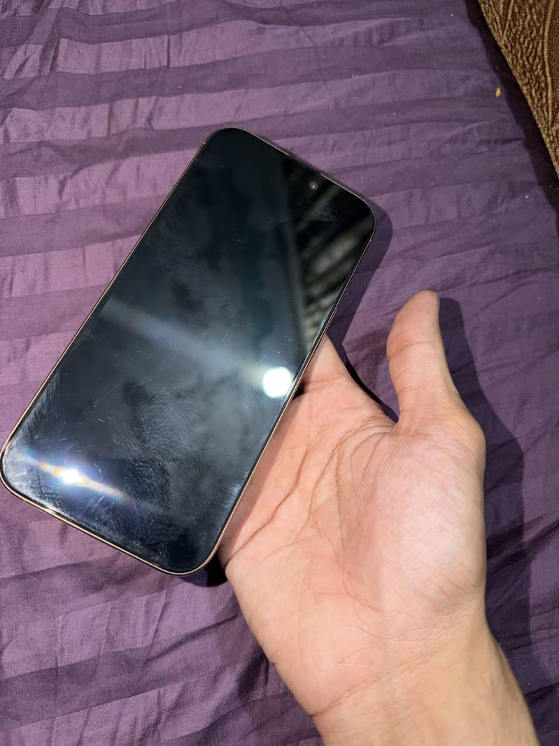 Apple iPhone 16 Pro Max 4