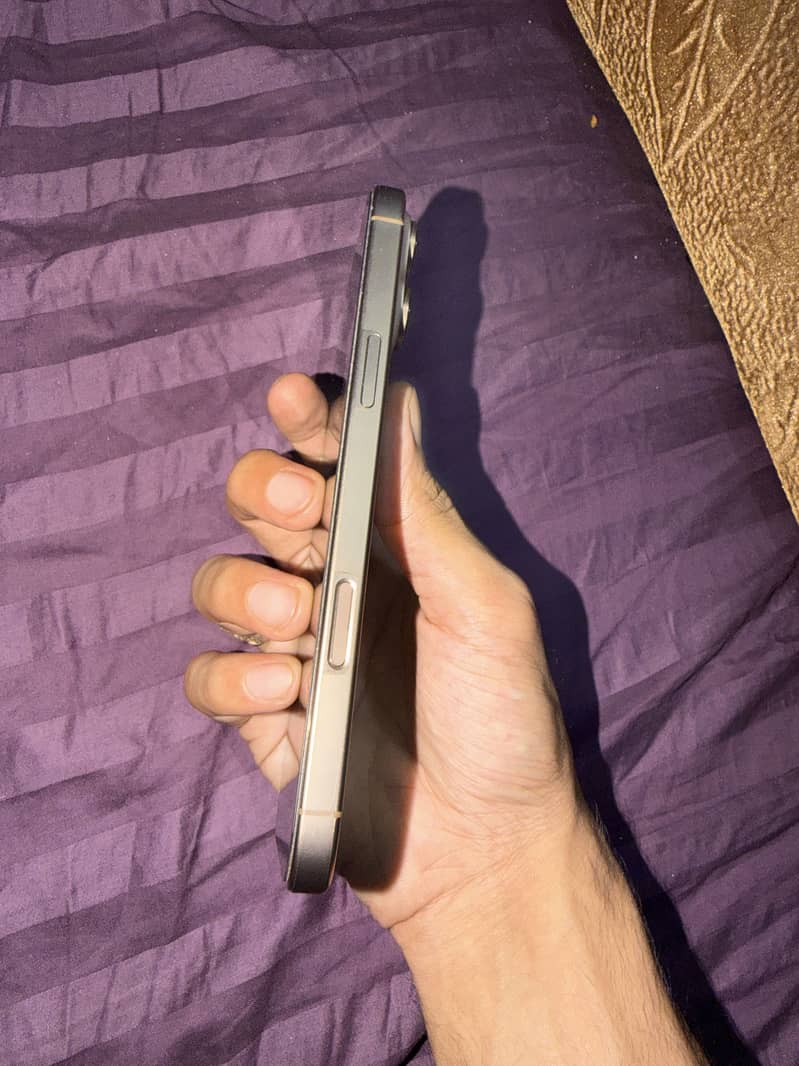 Apple iPhone 16 Pro Max 5