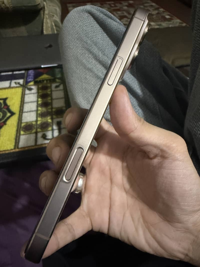 Apple iPhone 16 Pro Max 6