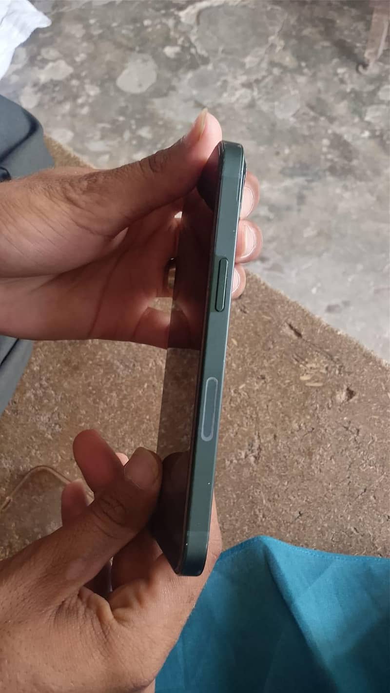 Apple iPhone 13 2