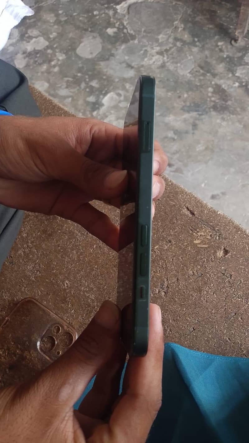 Apple iPhone 13 3