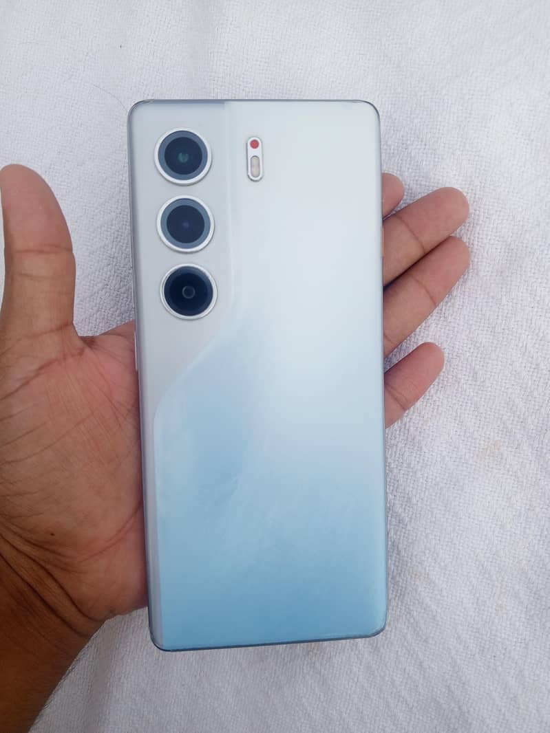 Tecno CAMON 40 Pro 0