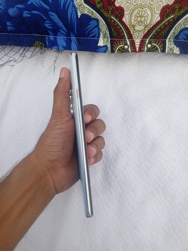 Tecno CAMON 40 Pro 4
