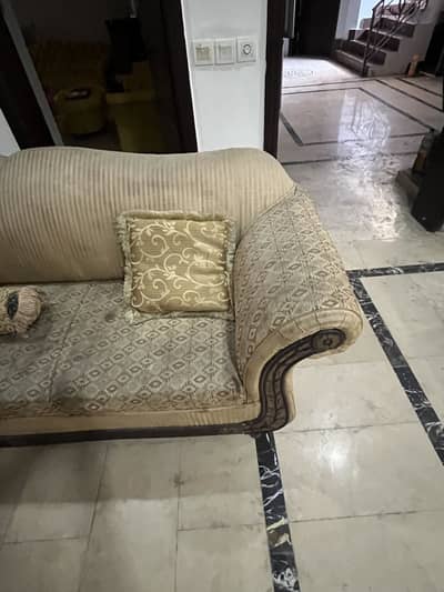 3 seater sofa want gone price is negotiable