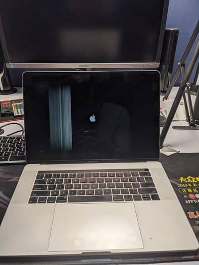 MacBook pro 2017  16inch intel core i7 512/16 4GB GPU