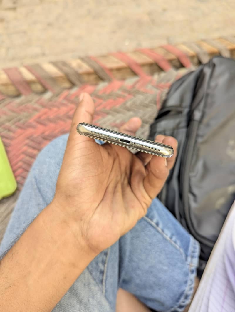 Apple iPhone X 3