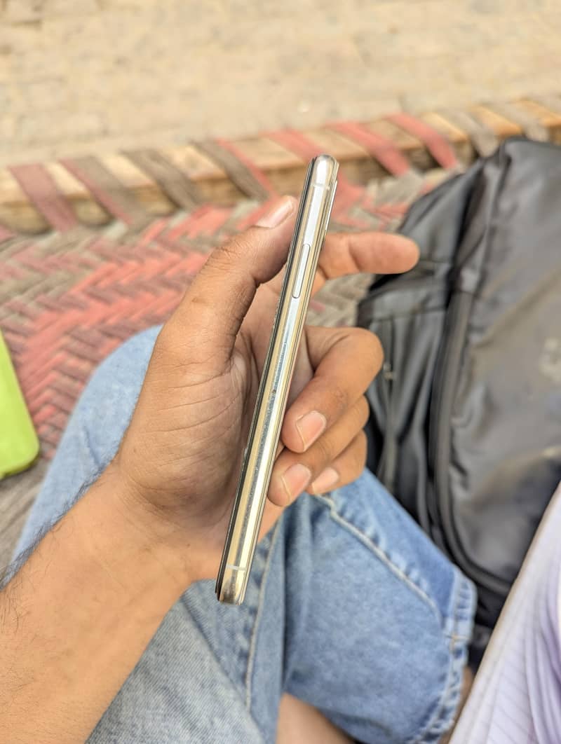 Apple iPhone X 5