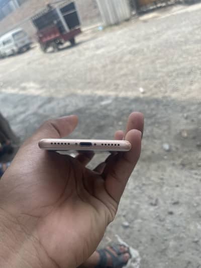 Apple iPhone 8 256gb  vibration nhi chalti  baqi all ok 03098463747