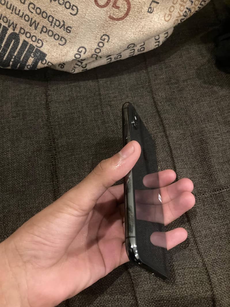 Apple iPhone X 4