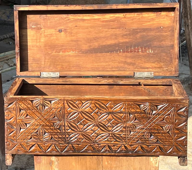 old antique  boxe 1