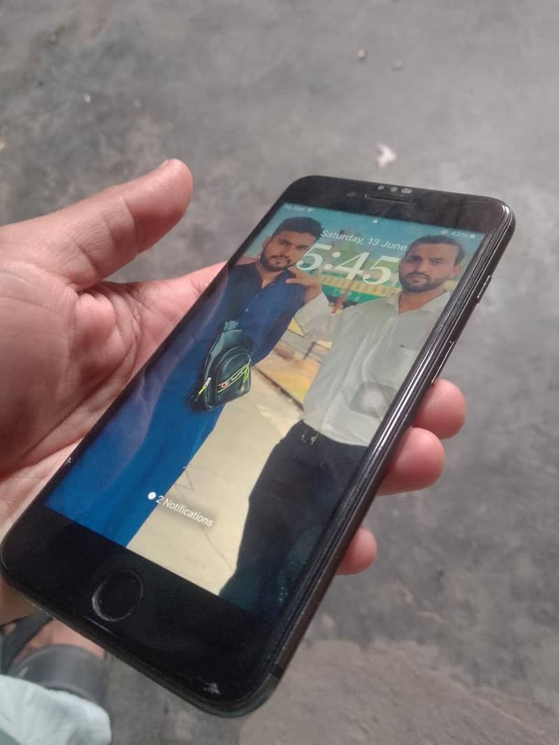 iPhone 8 Plus 64 GB 3