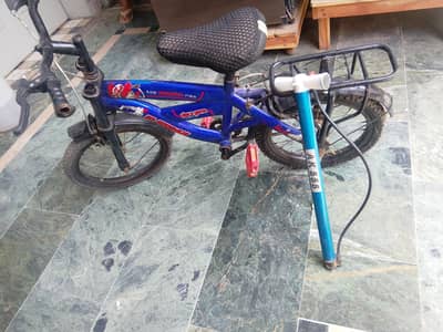 KIDS CYCLE WITH AIR PUMP NEW CONDITION 03124008516