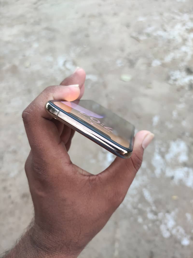 Iphone xs 4