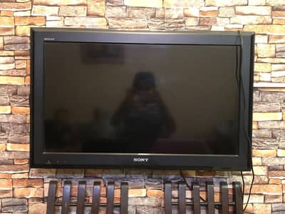 LCD in good condition for urgent sale