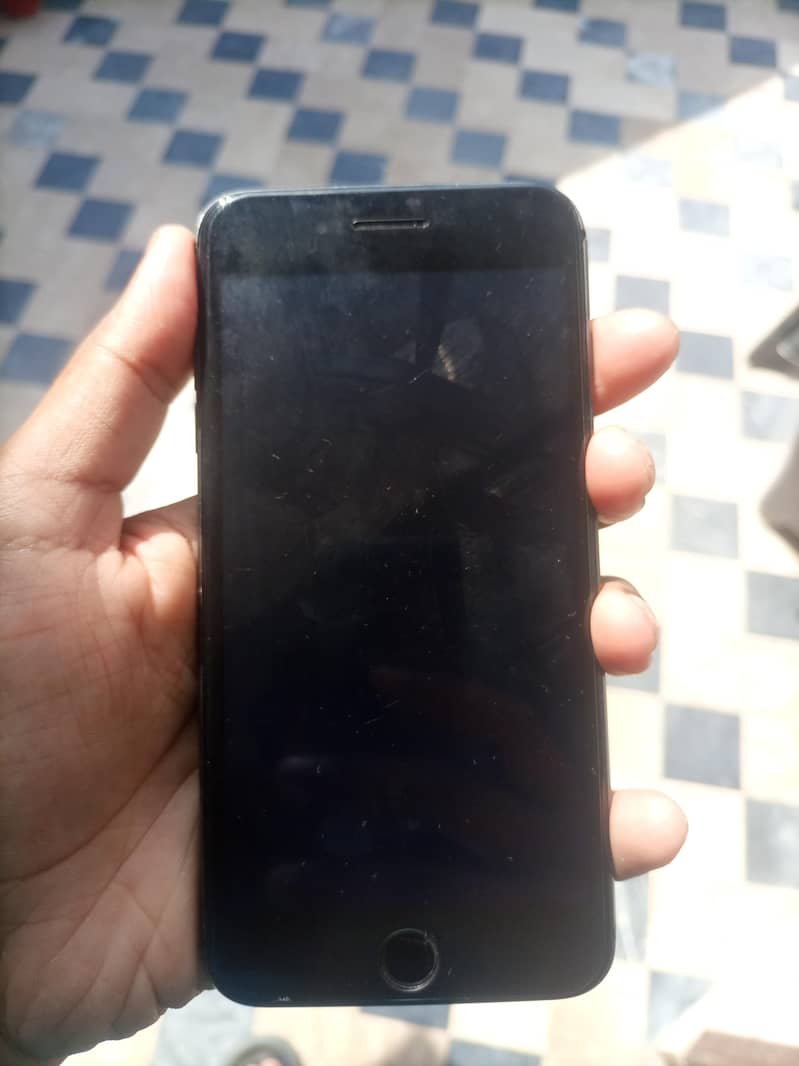 Apple iPhone 8 Plus 3