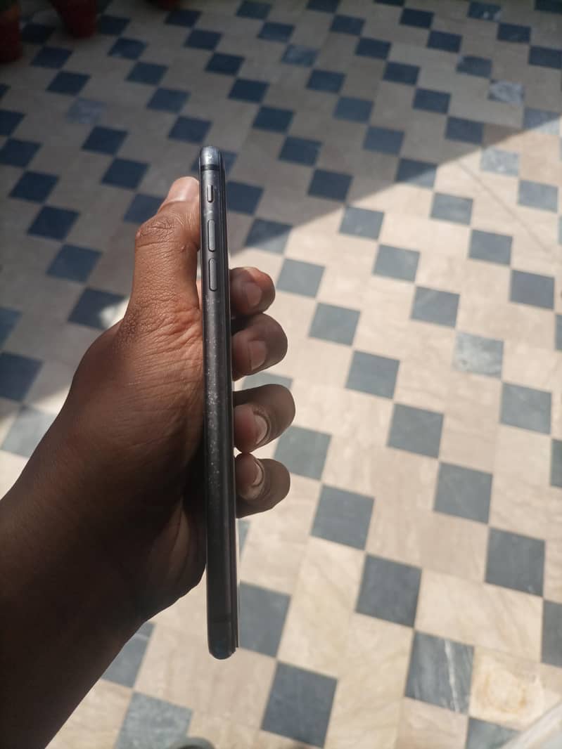 Apple iPhone 8 Plus 4