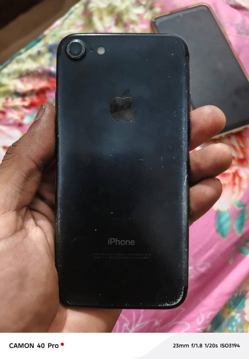Apple iPhone 7 0