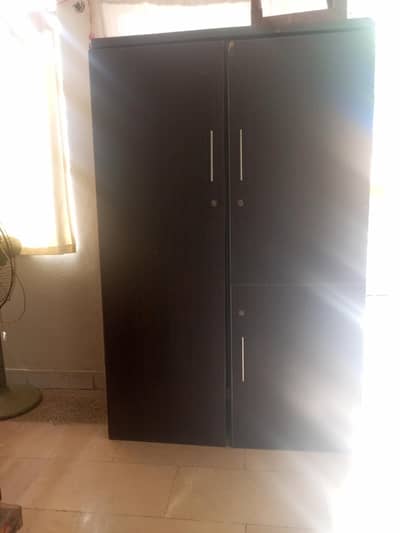 safe almari lambai 6 foot chaudai 4 foot