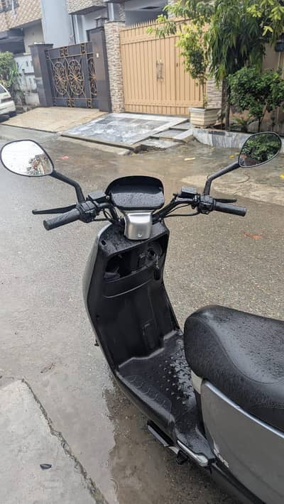 Metro electronic scooter  E8S Model 2025