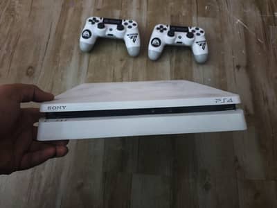 PS4 Slim white 1TB x 2 Controller (after market)