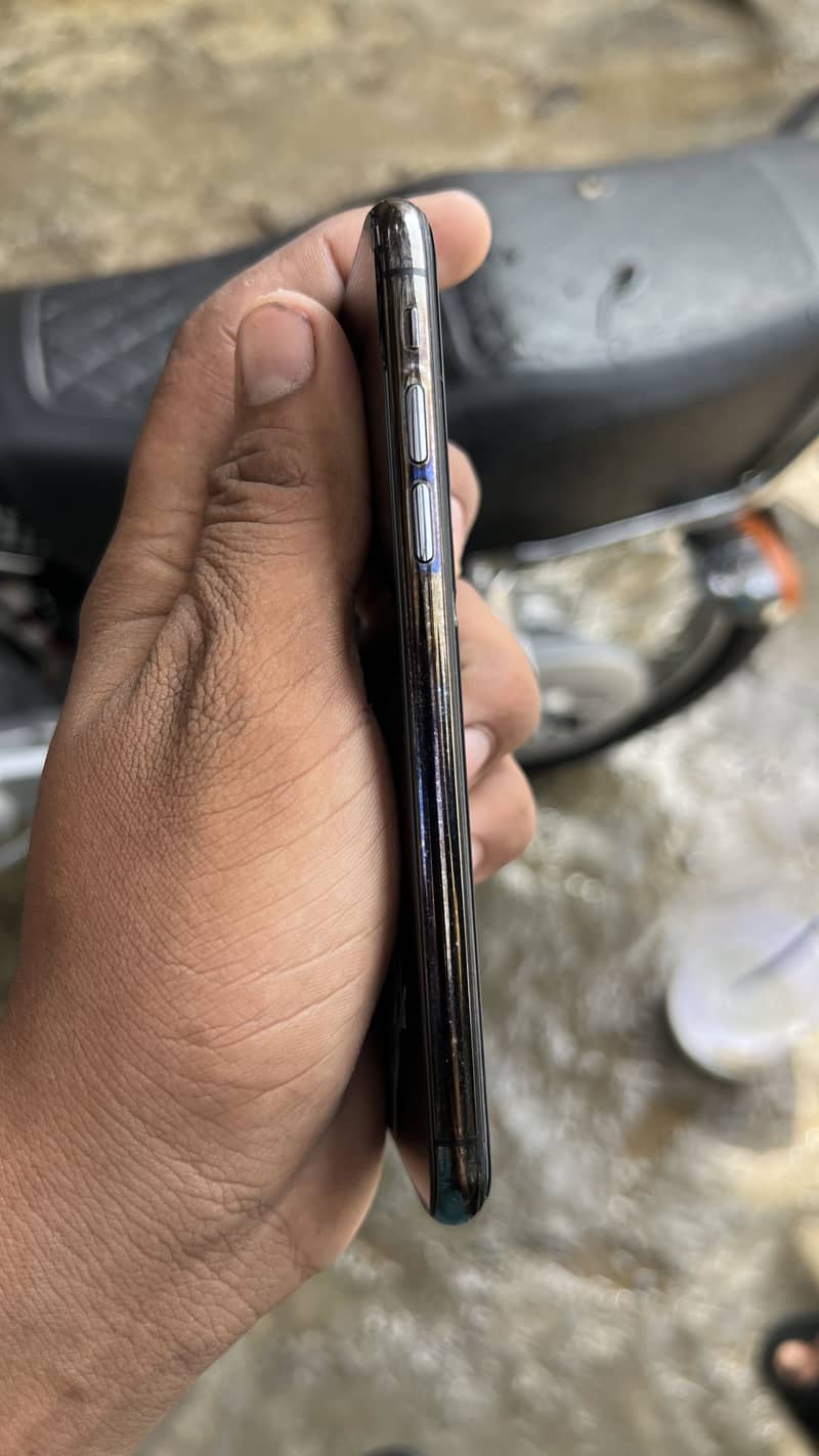 Apple iPhone X 5