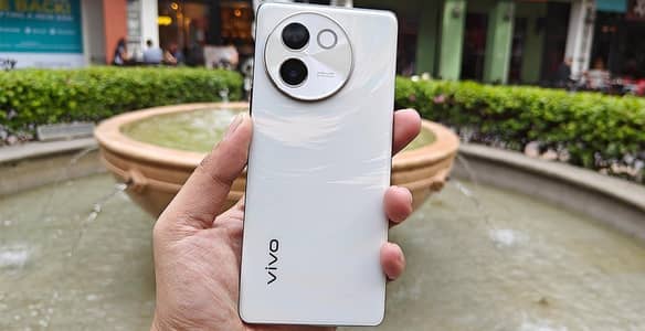 Vivo V30e 5g 8/256 with Box Charger