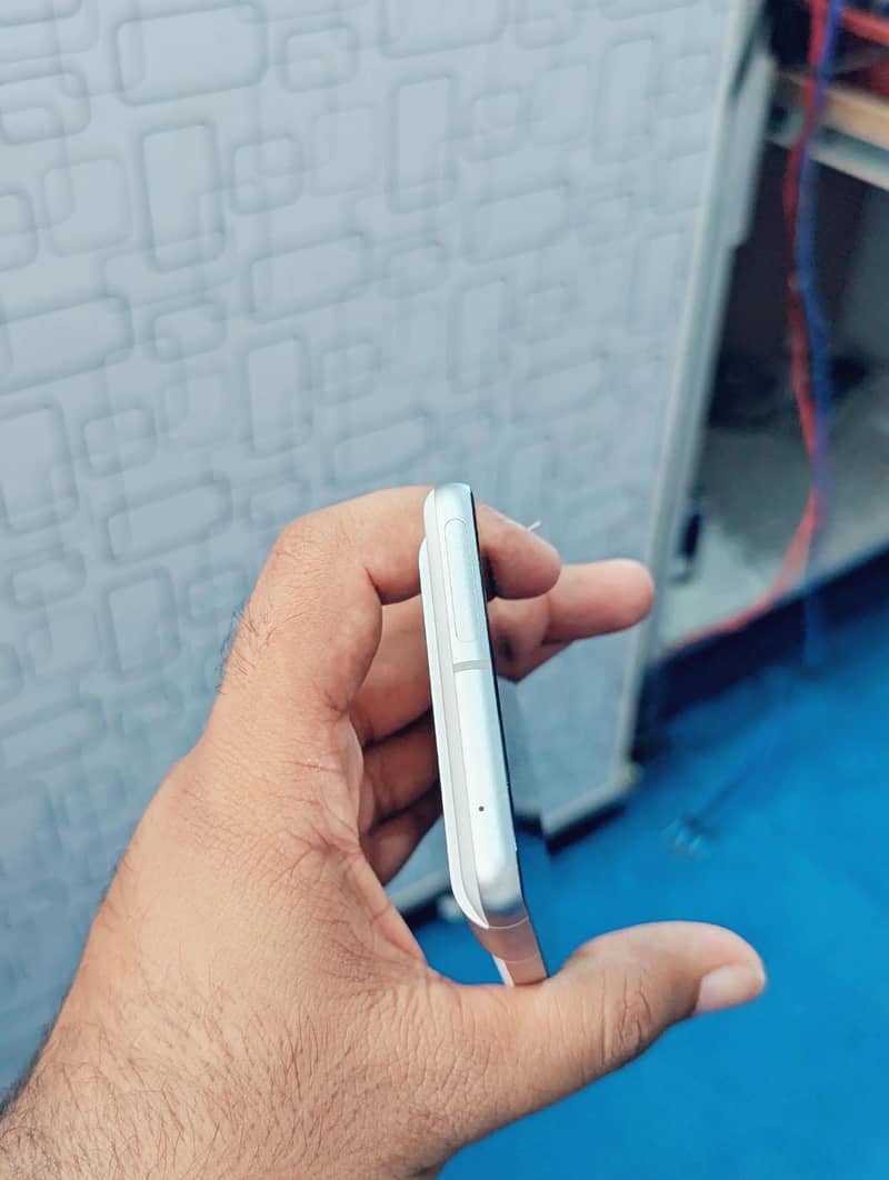 Google Pixel 7a 3