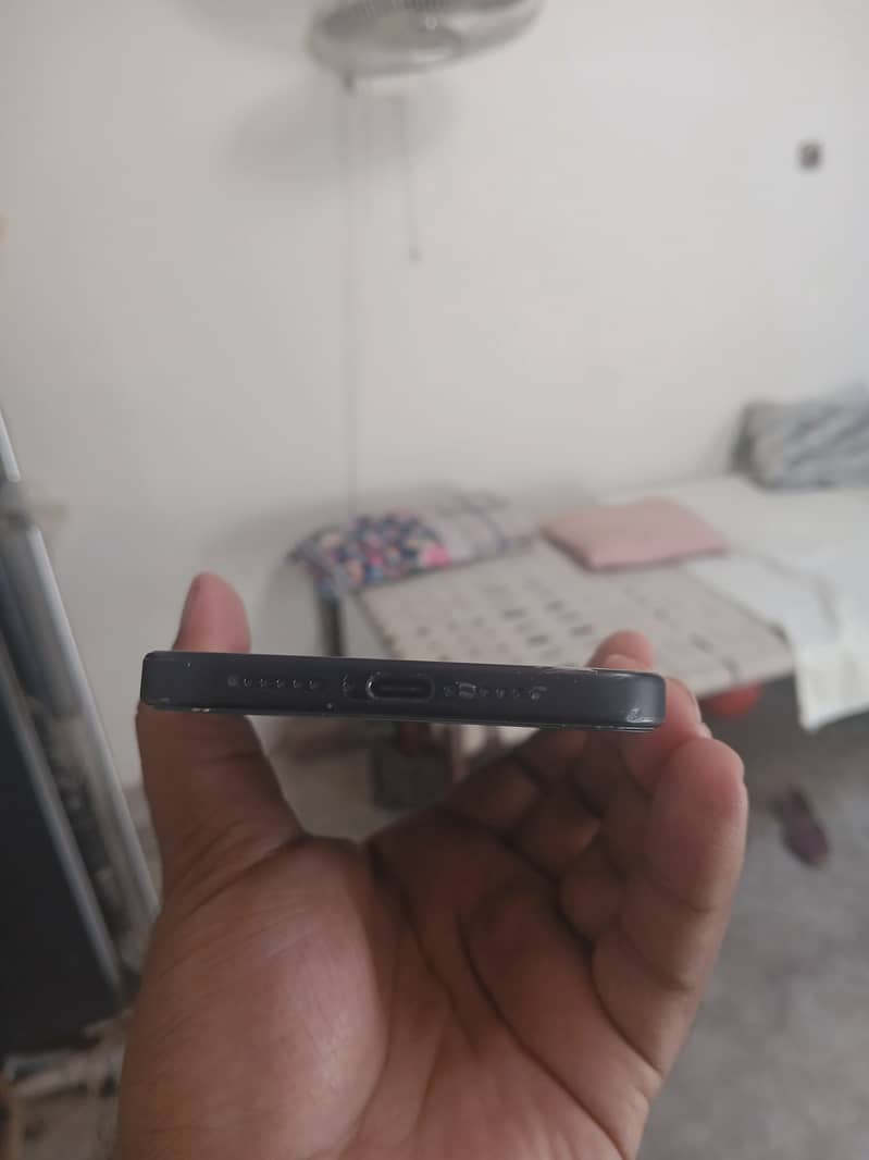 Apple iPhone 15 plus 6