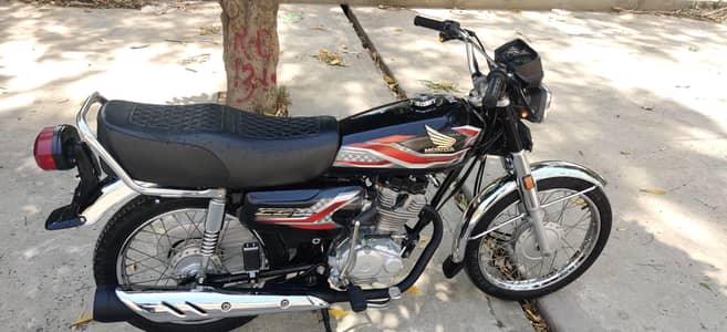 Brand new total genuine 125 2024 model only 12000 driven