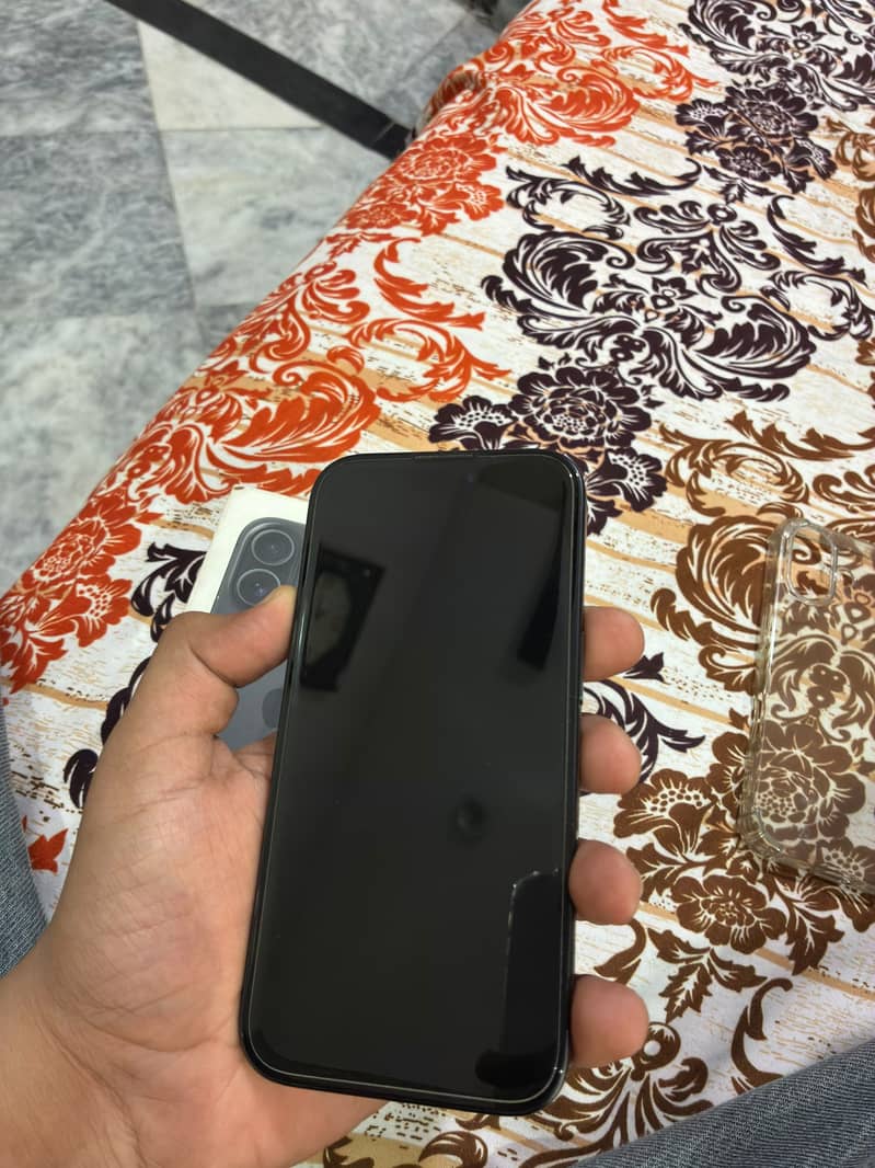 Apple iPhone 16 1