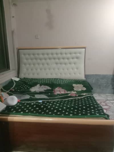 Bed set king size with 3 door wardrobe