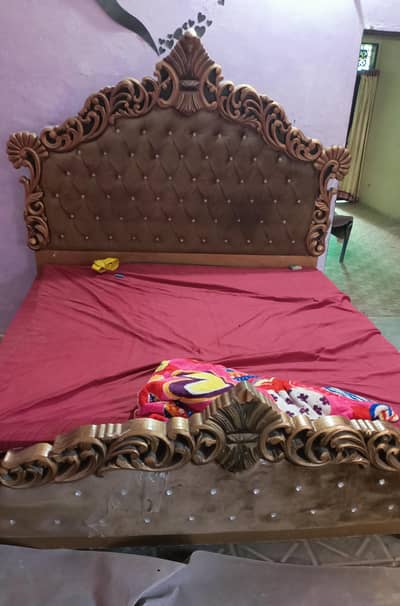 Luxury Bed with side tables and matress