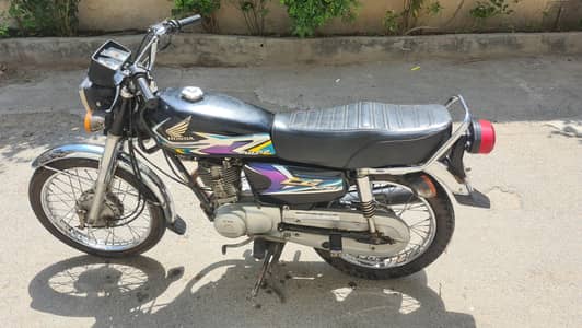 Honda CG 125 in very good condition for sale in Lahore