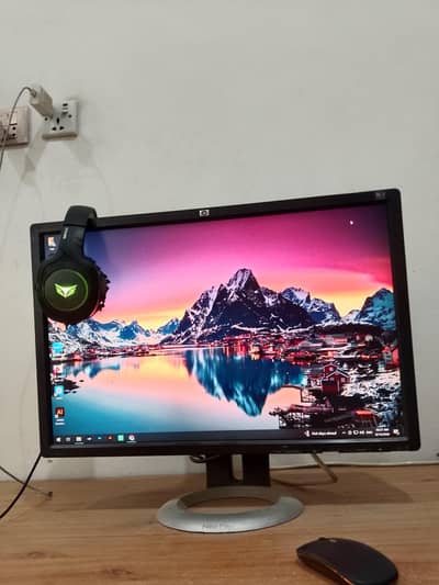 HP 24 inches LCD