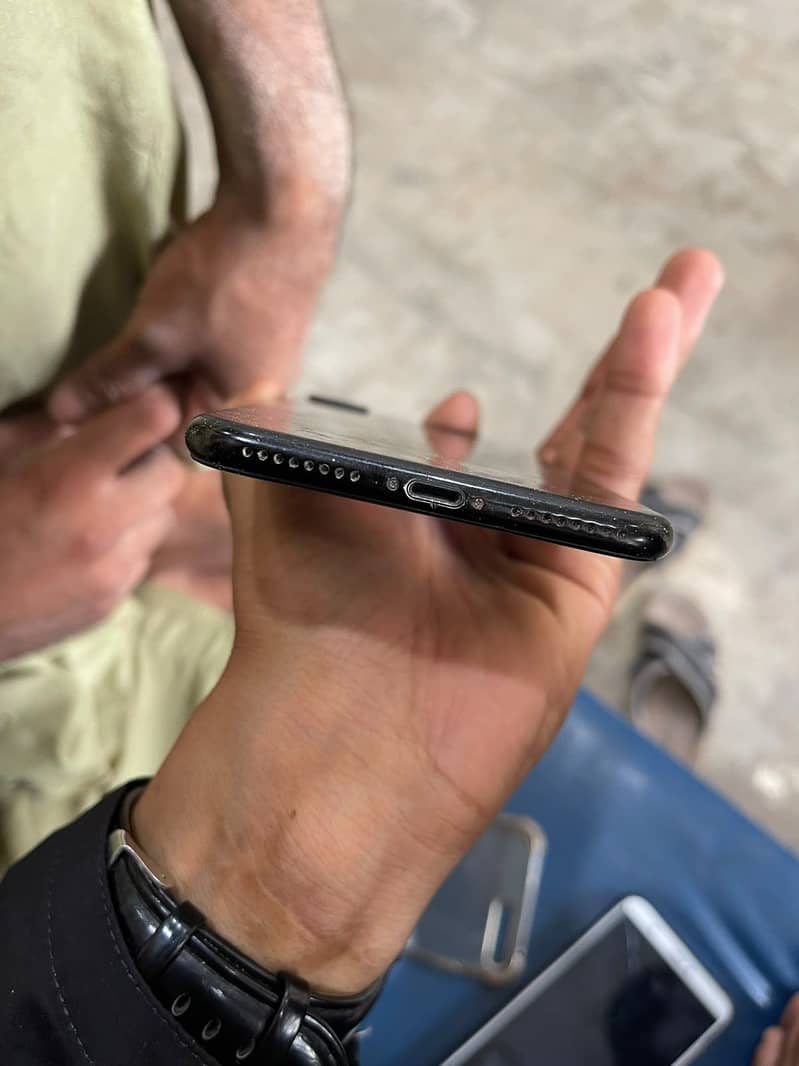 Apple iPhone 7 Plus 1