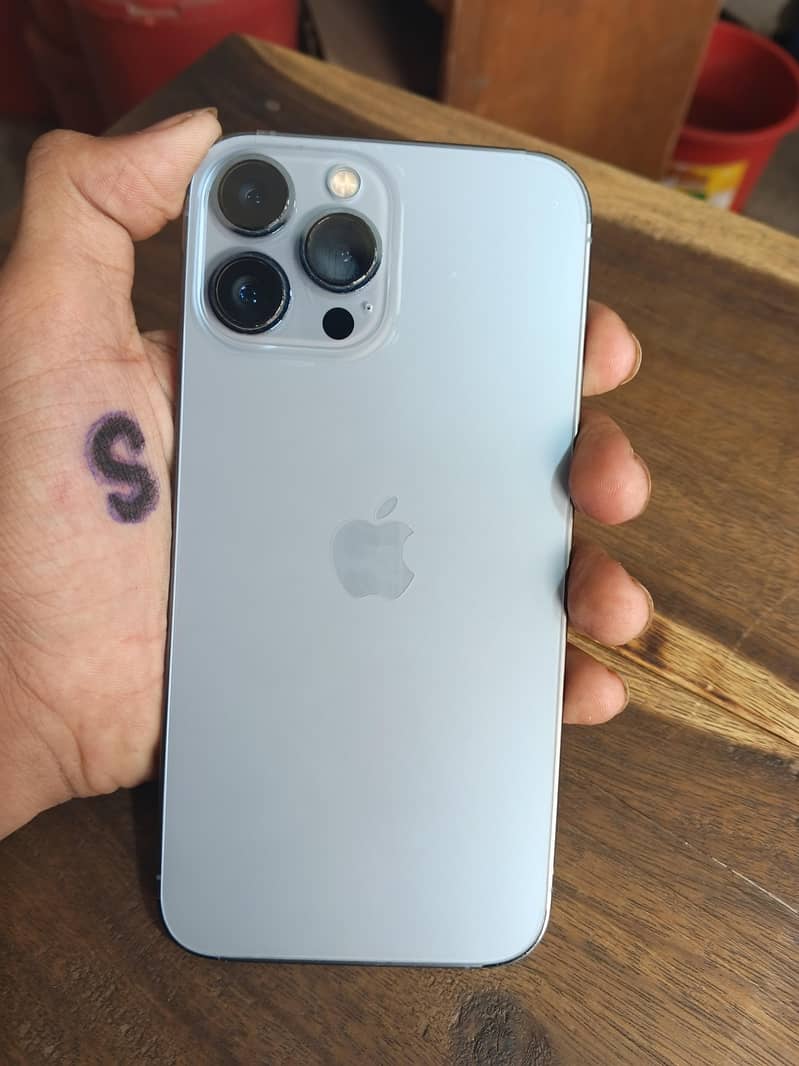 iPhone 13 Pro Max 4