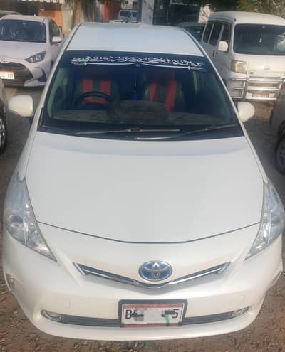Toyota Prius Alpha 2013