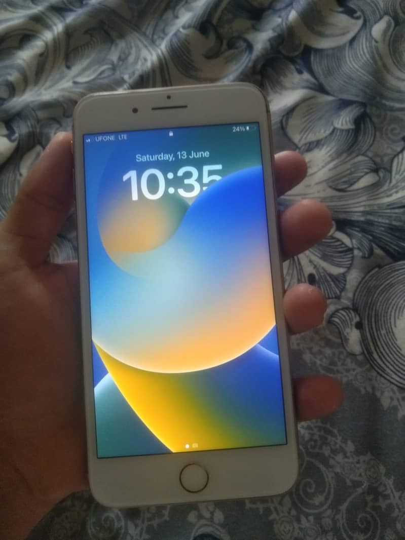 Apple iPhone 8 Plus 1