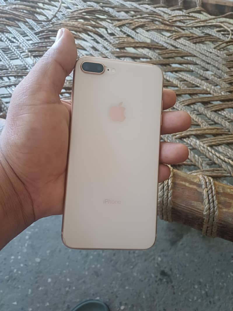 Apple iPhone 8 Plus 1
