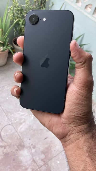 Apple iPhone 16e