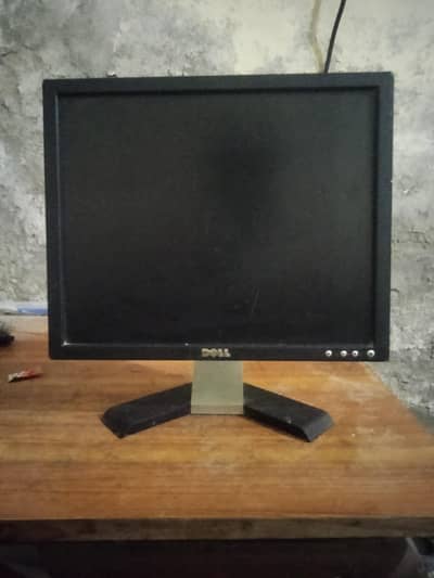Selling a Dell 17-inch LCD Monitor in 100% working condition