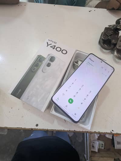 Vivo y400