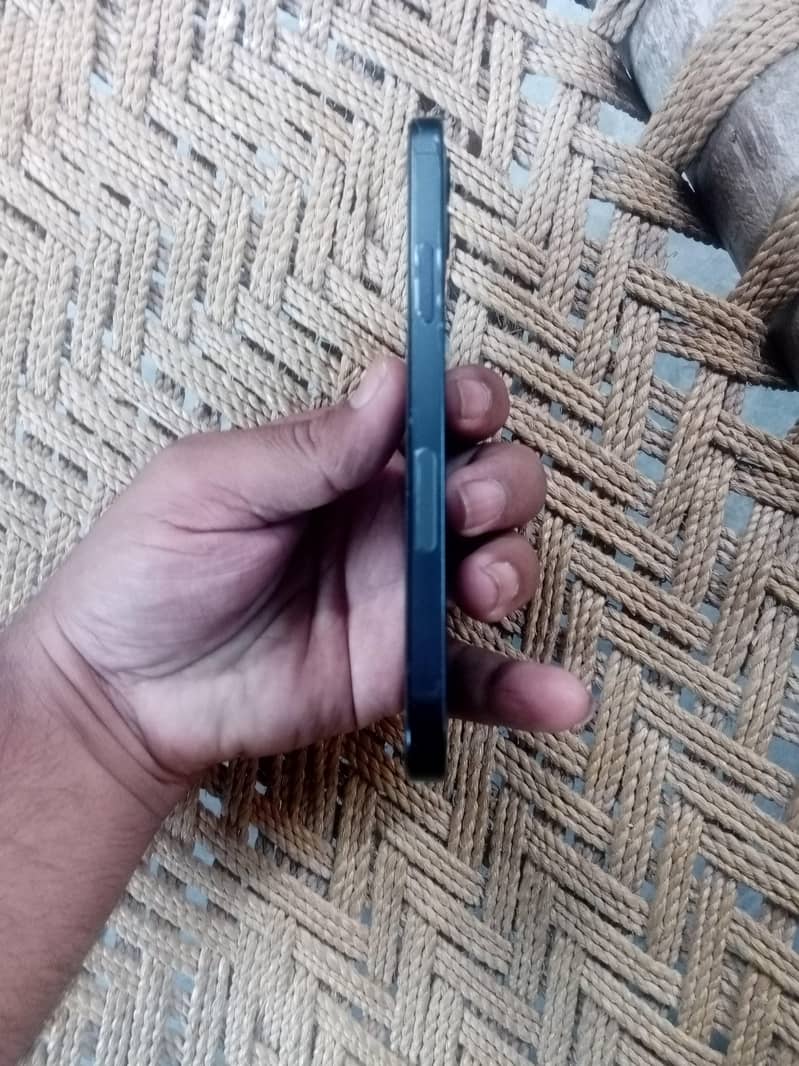 Apple iPhone 12 1