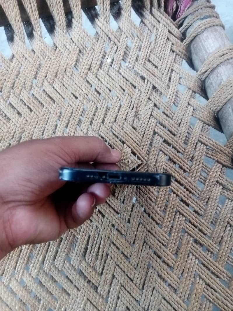 Apple iPhone 12 3