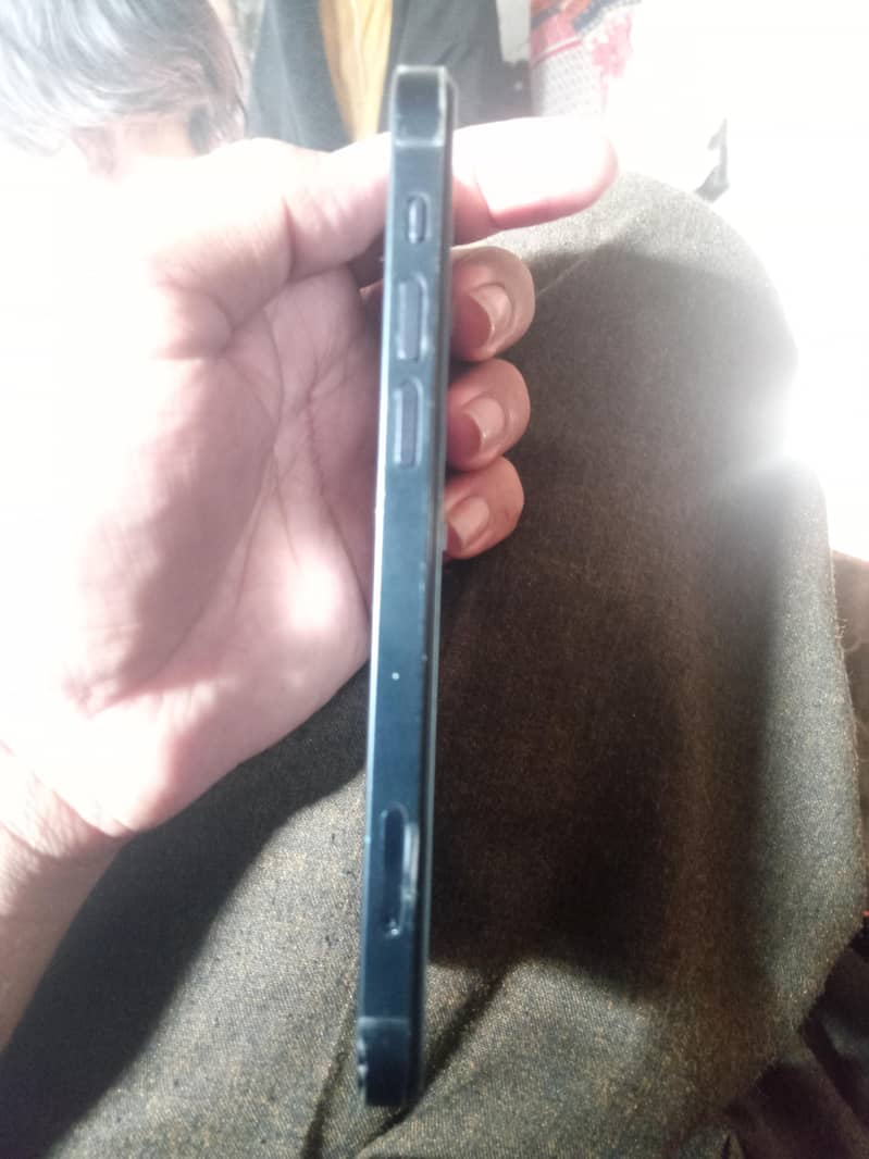 Apple iPhone 12 6