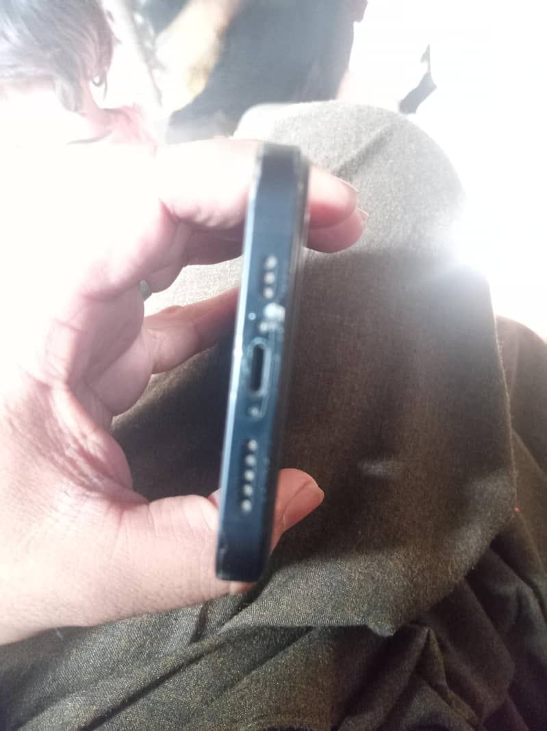 Apple iPhone 12 7