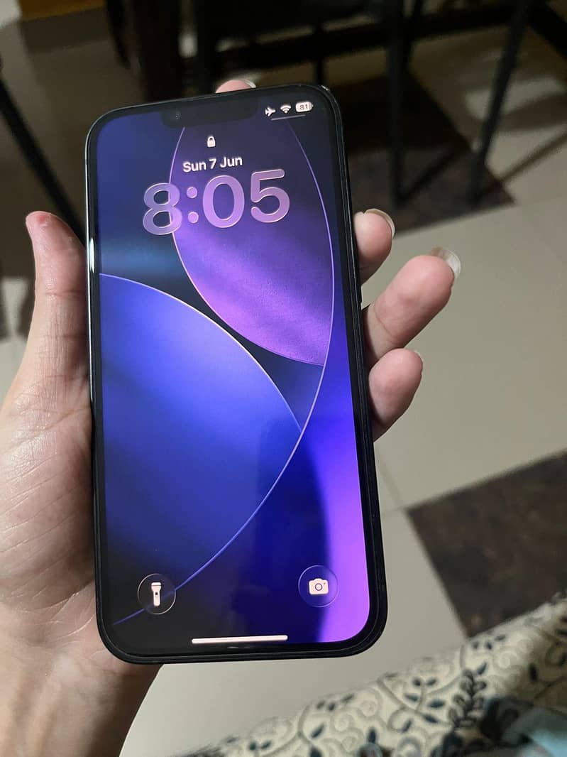 Apple iPhone 16e 0